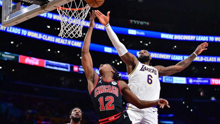 LeBron James regresa con los Lakers pero los Bulls le niegan la victoria
