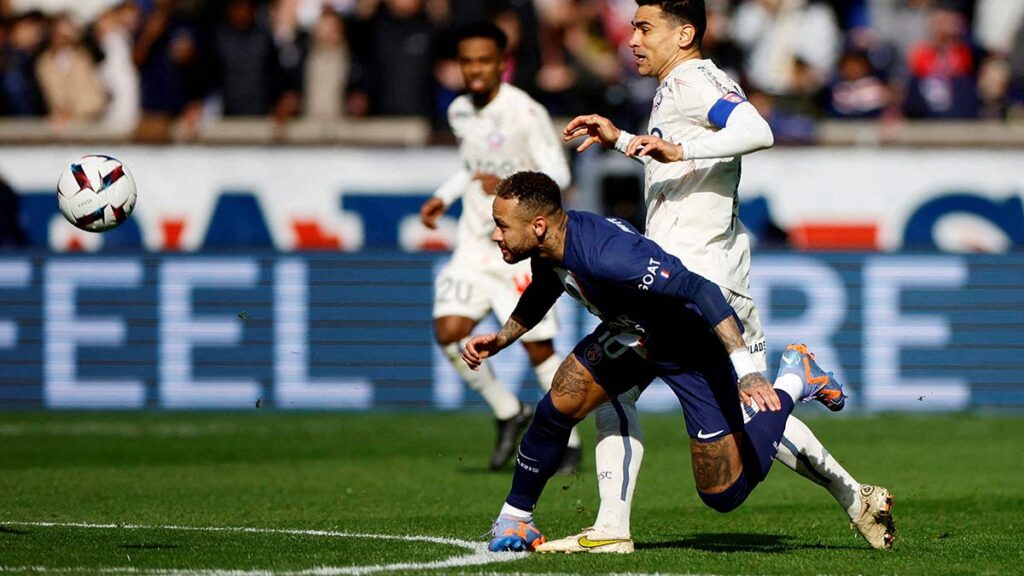 Por esta lesión, Neymar queda fuera de la temporada. | Reuters.