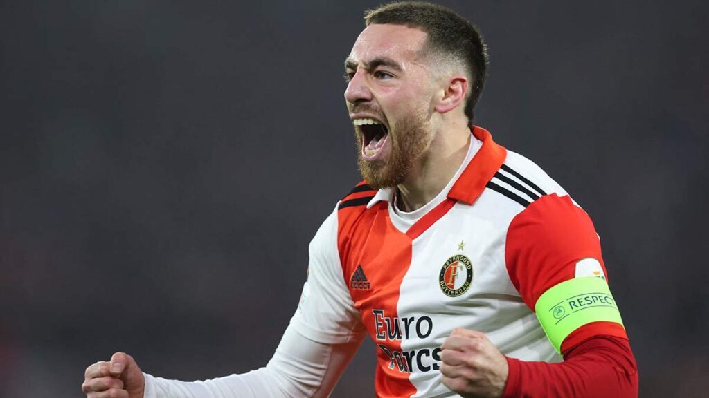 Orkun Kokcu celebra el segundo tanto del Feyenoord. Reuters