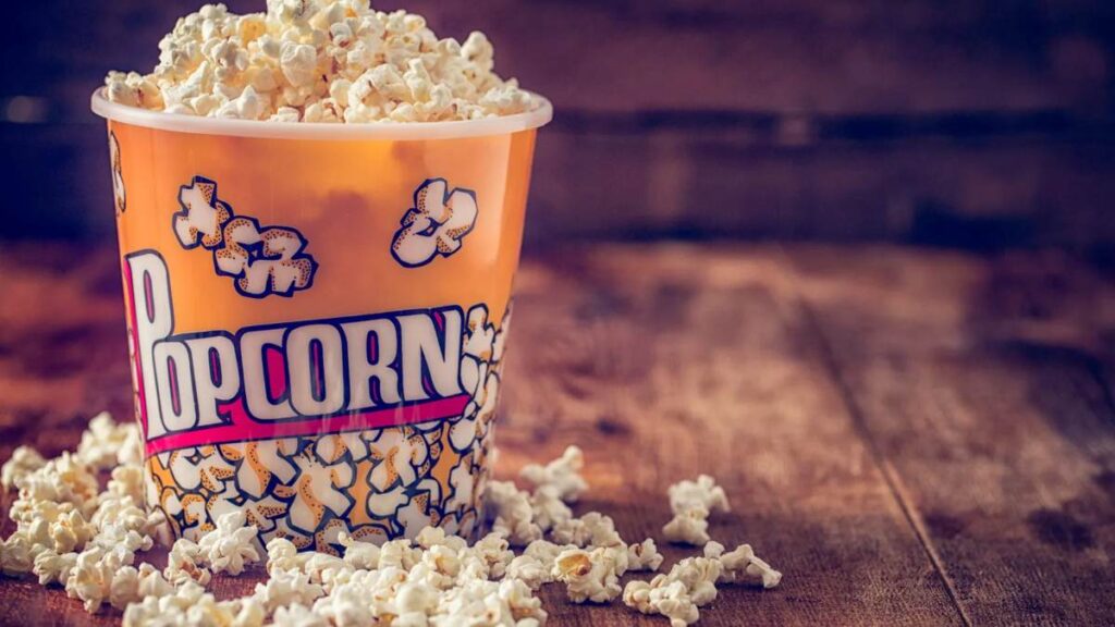 ¿Por qué se comen palomitas de maíz en el cine?