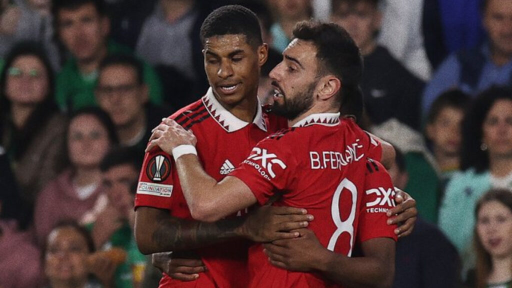 Marcus Rashford celebra su gol al Betis.