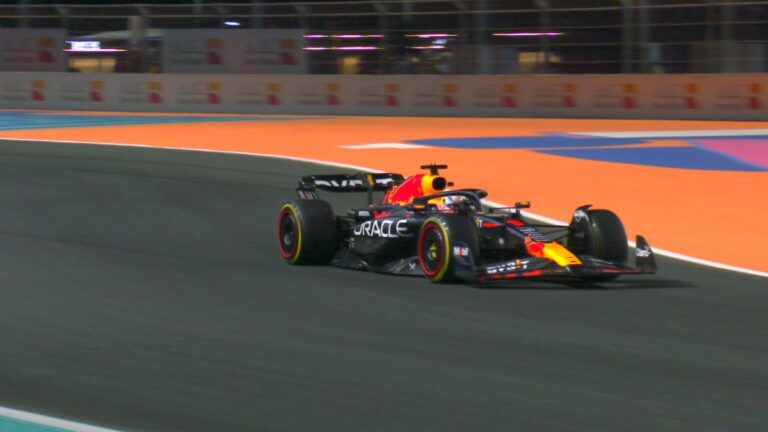 Verstappen mantiene la punta en las Prácticas Libres 2 del GP de Arabia Saudita; Checo Pérez culmina tercero