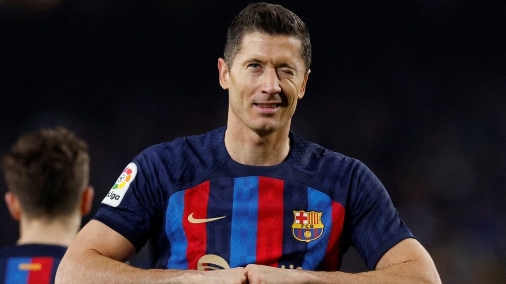 Robert Lewandowski celebra con el Barcelona | Reuters