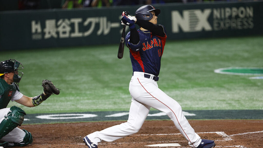 Shohei Ohtani brilla en el Clásico Mundial de Béisbol con Japón. AP