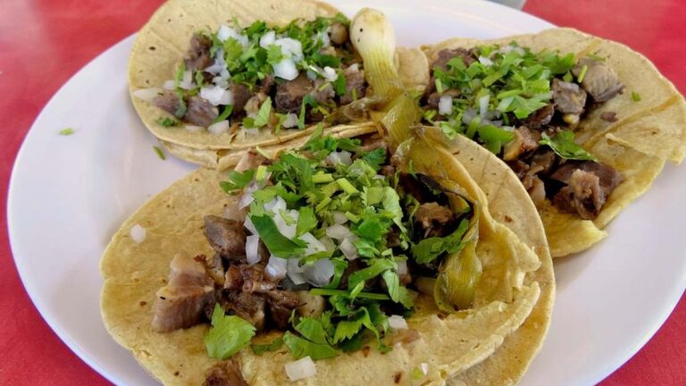 Los tacos, las carnitas y los esquites entre la mejor comida callejera de América, según Taste Atlas