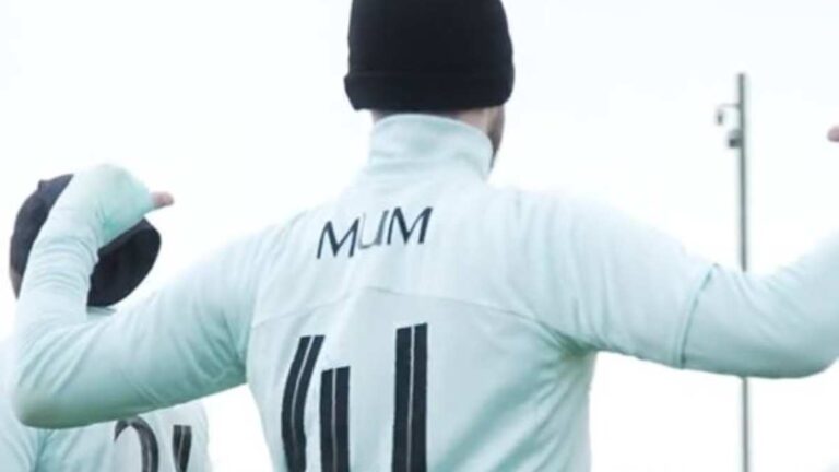 El West Ham United conmemora el Día de la Mujer en sus playeras