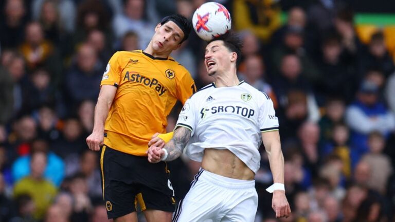 El Wolverhampton y Raúl Jiménez son goleados en casa por el Leeds United