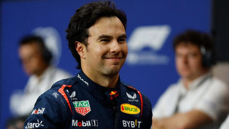 Un accidentado Gran Premio de Australia evita el podio para Checo Pérez, pero es el piloto del día