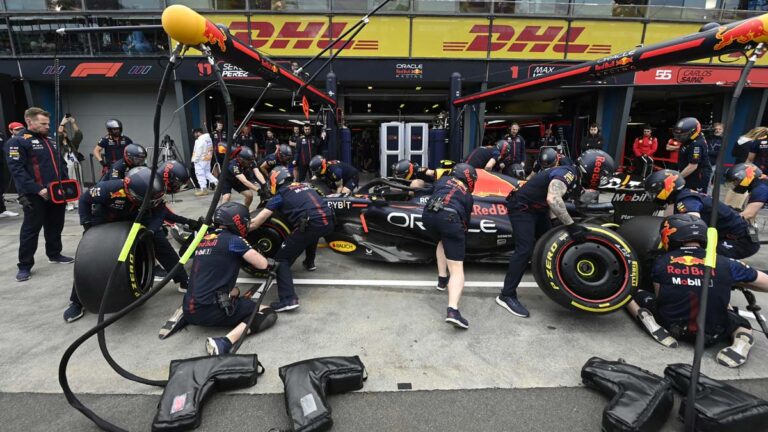 Verstappen se queda con la Pole en Australia; Checo Pérez largará último