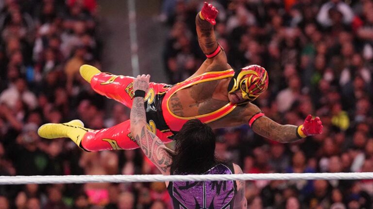 Rey Mysterio vence a su hijo Dominik con ayuda de Bad Bunny en Wrestlemania 39