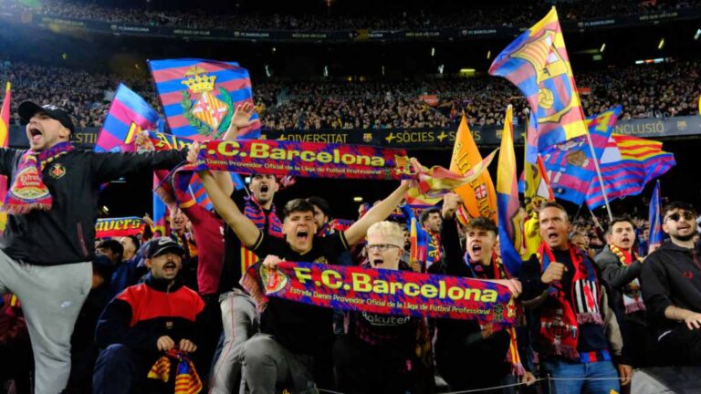 La afición del Barcelona vuelve a corear el nombre de Lionel Messi