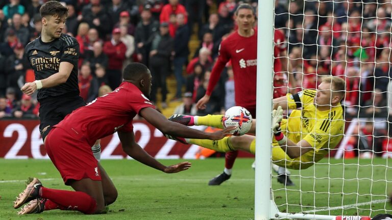 Liverpool le empata a Arsenal sobre la hora y da esperanzas a Manchester City