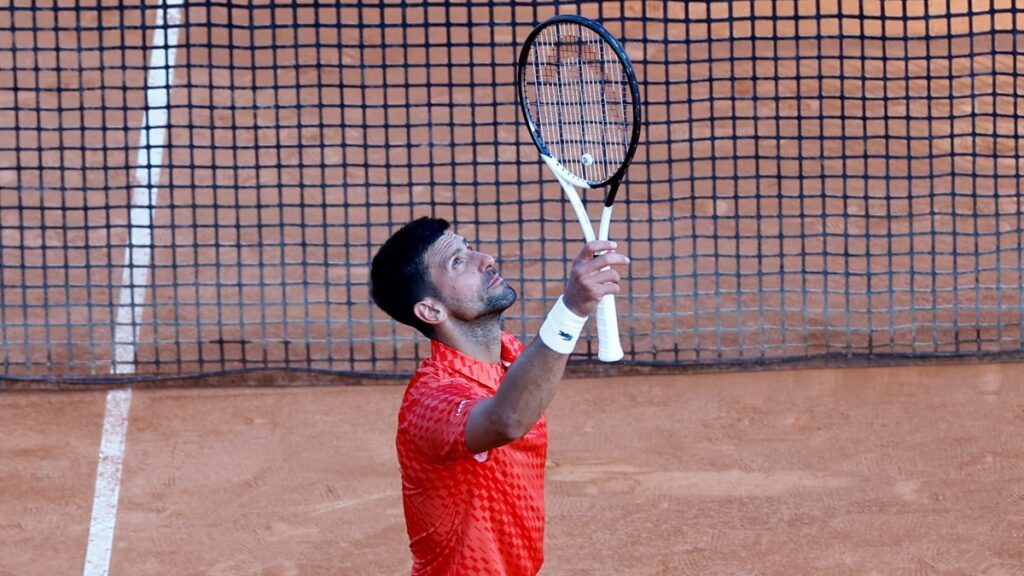 Novak Djokovic festeja su triunfo en Montecarlo.