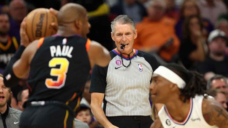 Los Suns remontan a los Clippers y acaban con la maldición de Scott Foster