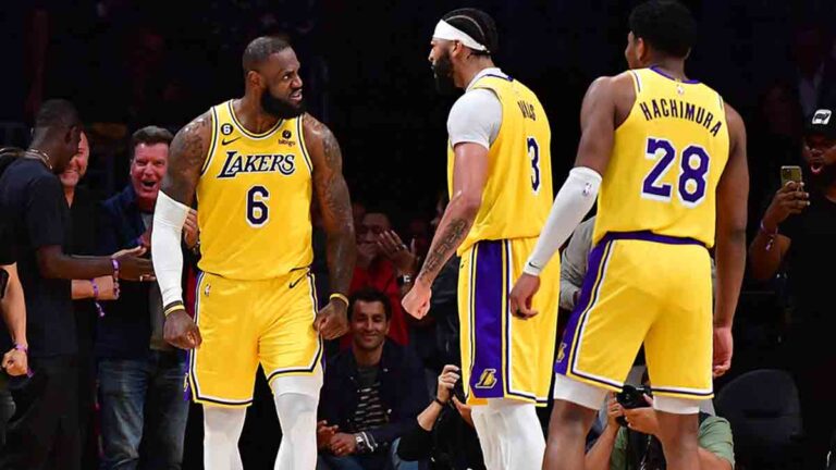 LeBron James lidera los Lakers en tiempo extra para vencer a Grizzlies y ponerse a un paso de la siguiente ronda