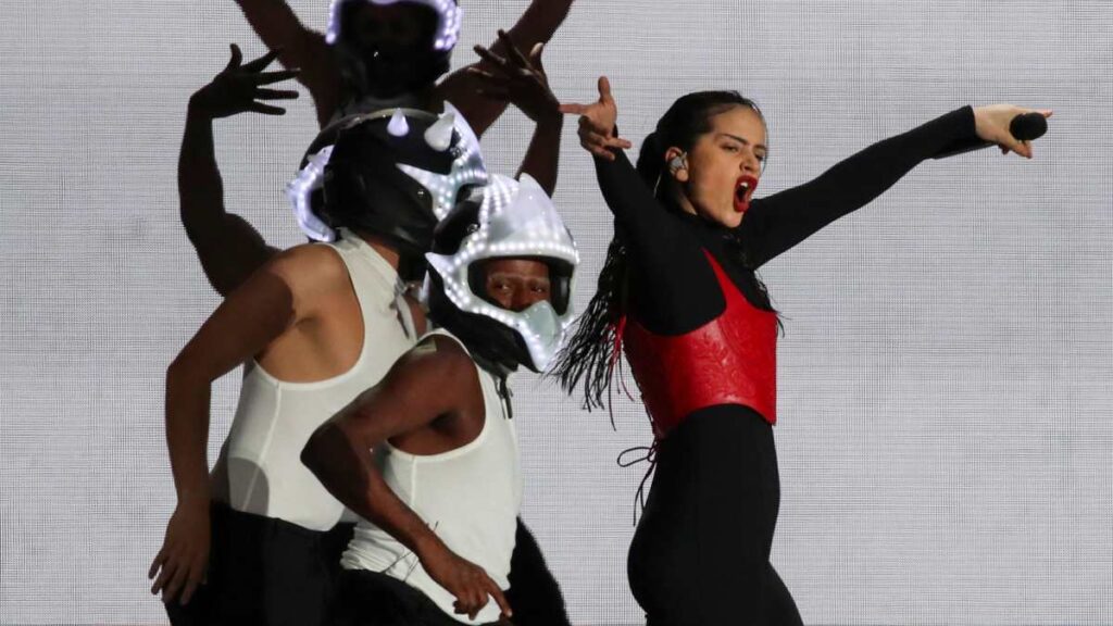 Rosalía queda enamorada de México tras concierto en el Zócalo de la