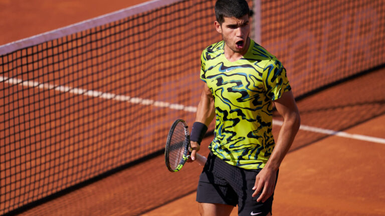 Carlos Alcaraz vence a Roberto Bautista y sigue a paso firme en el ATP 500 de Barcelona