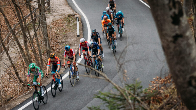 Iván Sosa y Santiago Buitrago ceden terreno en el Tour de Los Alpes