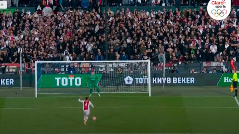 Así fue el penalti fallado por Edson Álvarez que le cuesta el título al Ajax