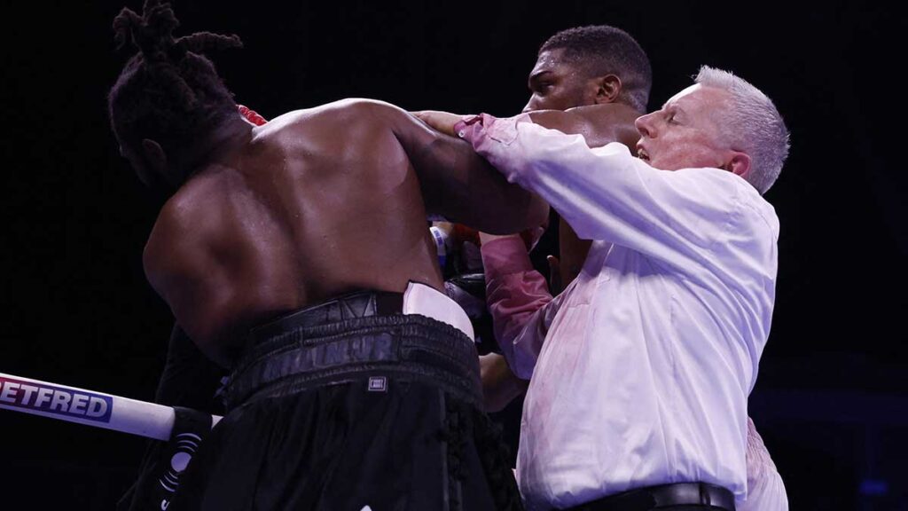 Anthony Joshua y Jermaine Franklin se encaran. Reuters