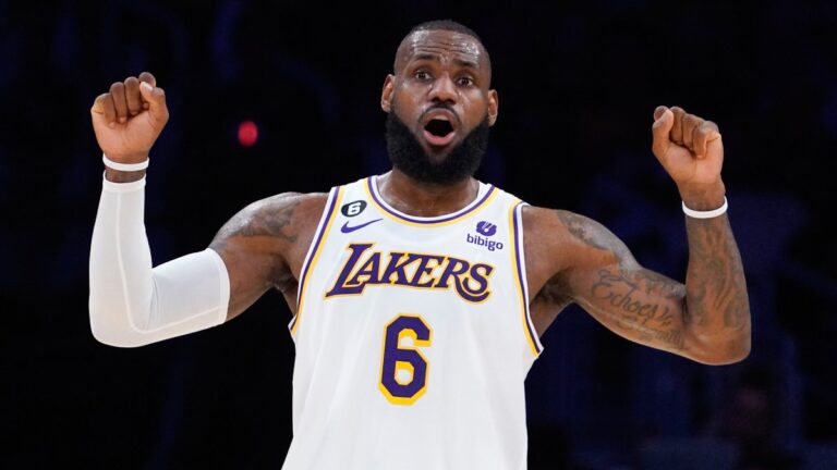 LeBron James aceita a los Lakers rumbo al Play-In