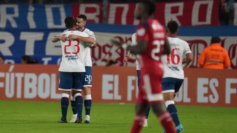 Nacional de Uruguay vence con escándalo al Medellín en la Libertadores