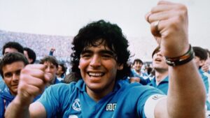 ¿Sabías que Maradona dio la vuelta olímpica con el club América? Descubre este histórico día