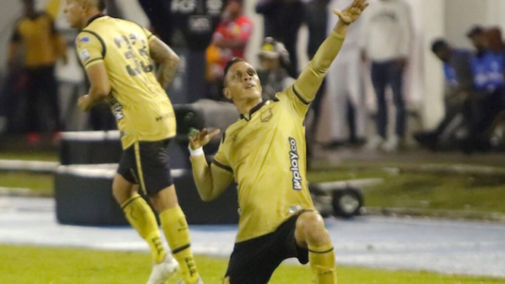 Diego Valdéz, celebrando.