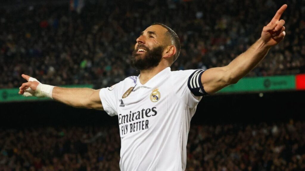 Benzema celebrando contra el Barcelona.