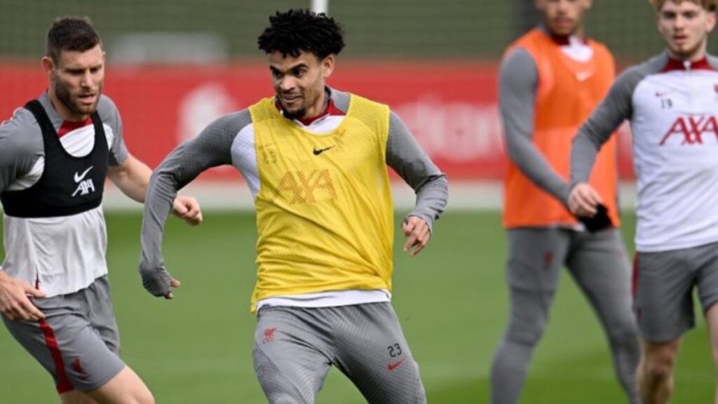 Luis Díaz, entrenando con el Liverpool.