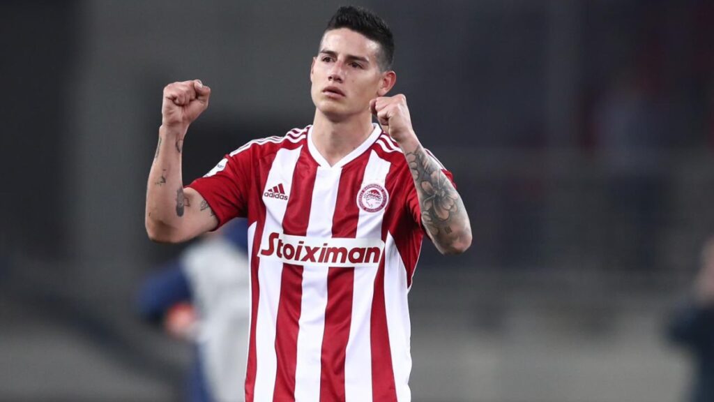 James Rodríguez jugando en el Olympiacos.