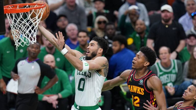 Celtics derrota a los Atlanta Hawks para tomar ventaja de 2-0 en los playoffs de la NBA