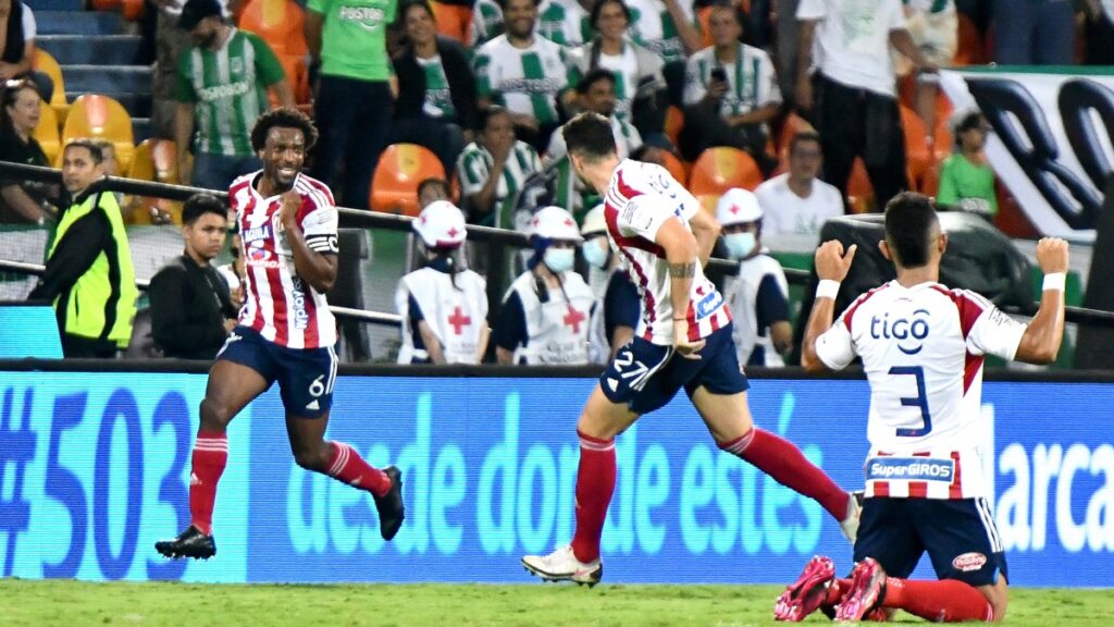 El festejo de Didier tras su gol en el Atanasio. Vizzor