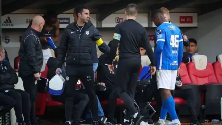 Carlos Cuesta sale lesionado del partido de la liga belga con el Genk y se encienden las alarmas