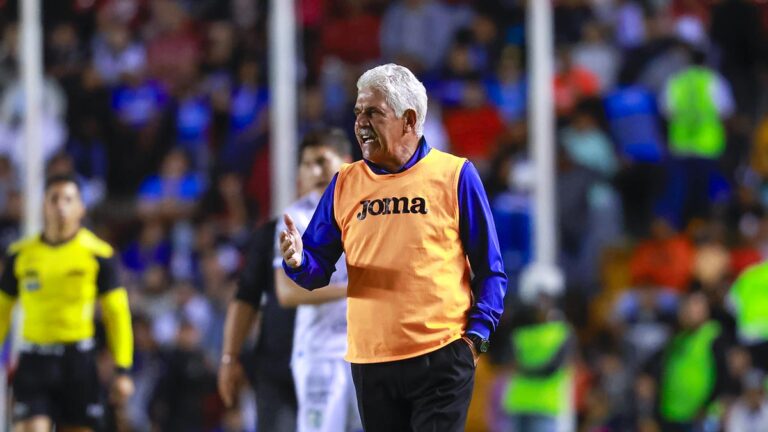 Tuca Ferretti  sobre la polémica de Fernando Hernández: “Vaya a ser que traiga pistola en el próximo partido”