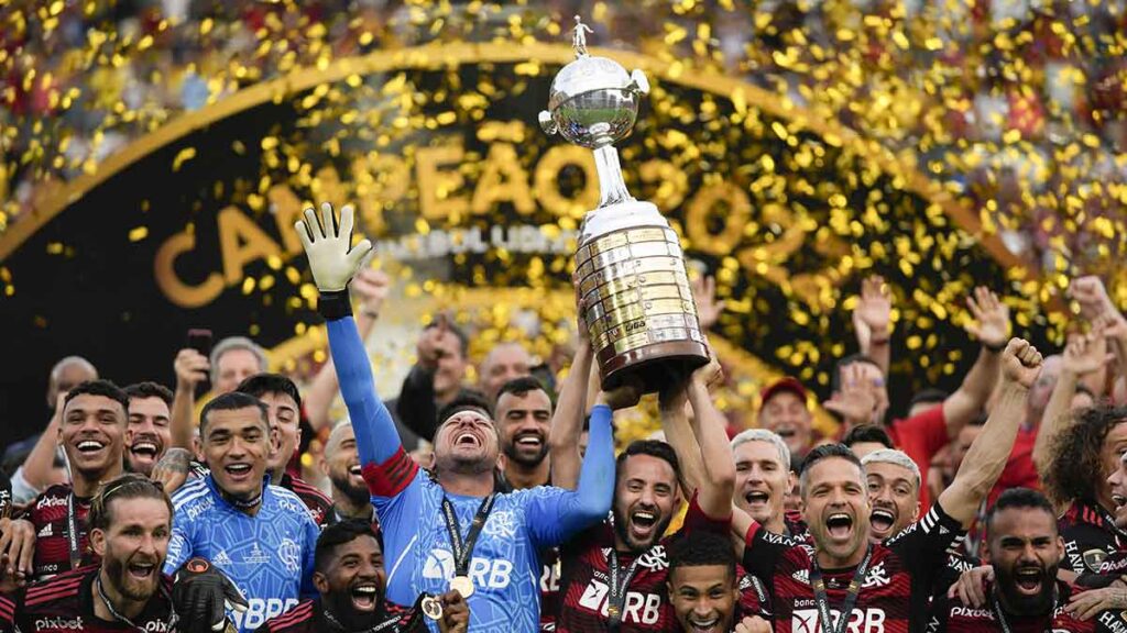 Jugadores de Flamengo celebran el título de la Copa Libertadores. AP