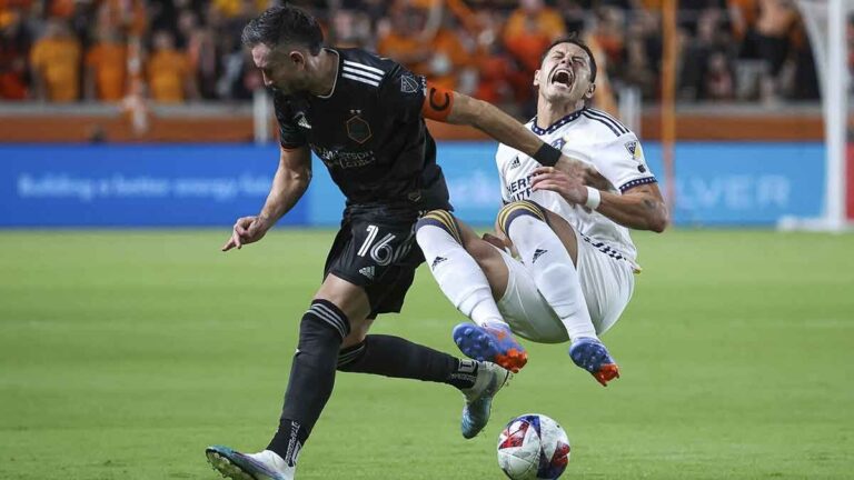 Héctor Herrera anota y es expulsado en la victoria del Dynamo ante LA Galaxy de Chicharito Hernández