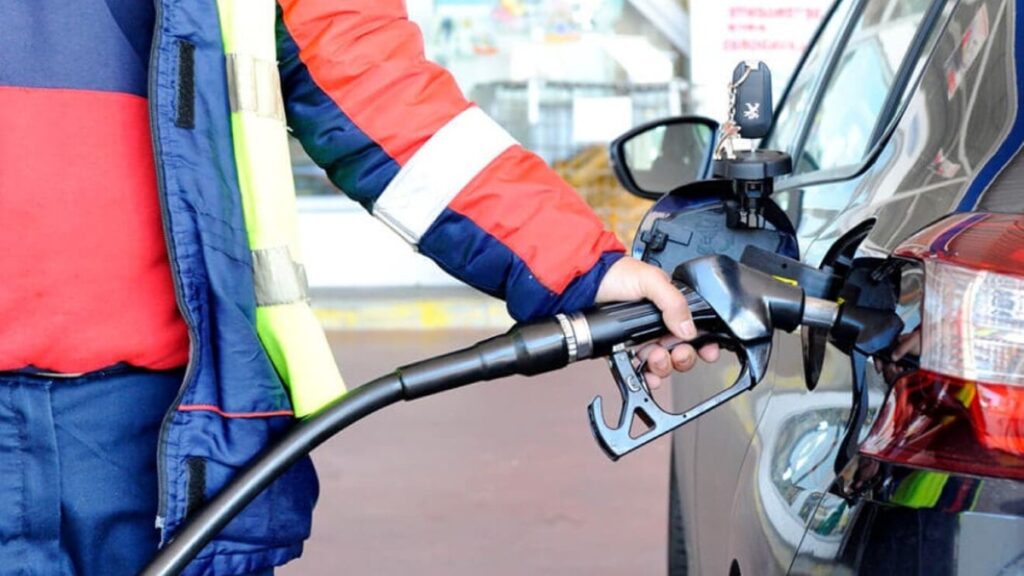 Precio de la gasolina corriente con el alza de abril.
