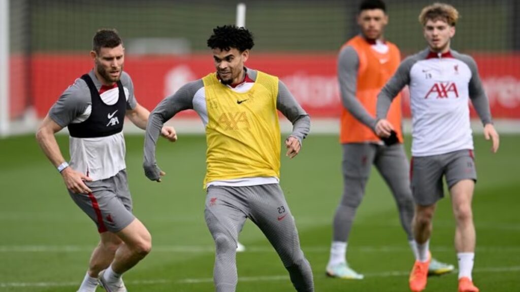 Luis Díaz en un entrenamiento de Liverpool.