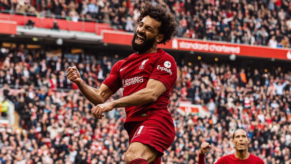 Salah celebra su gol en l victoria de Liverpool 3-2 sobre Nottingham Forest.