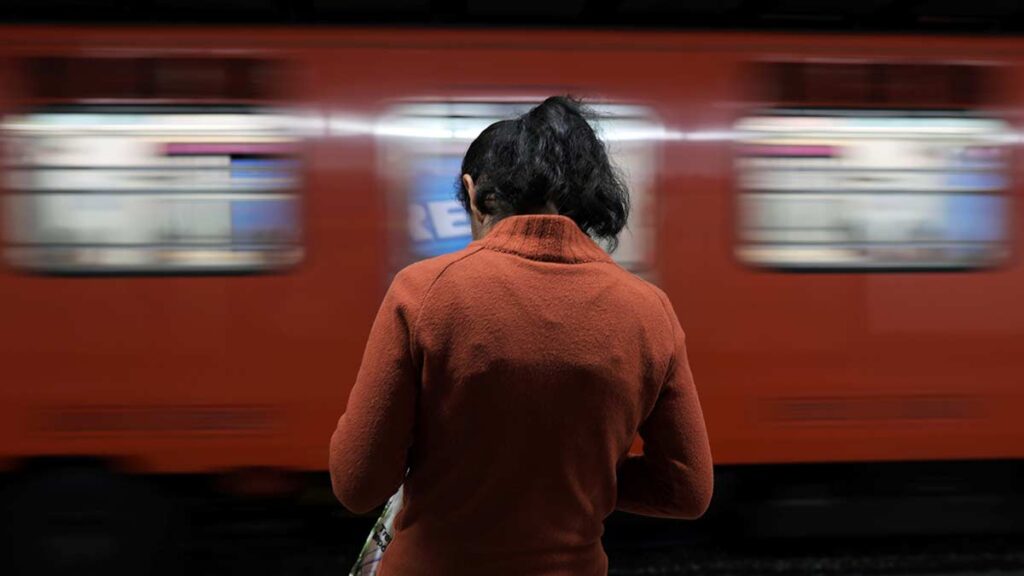 Adiós a los boletos del metro, a partir de esta fecha el acceso será solo con tarjeta | Reuters