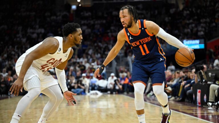 Knicks avanzan a la segunda ronda de playoffs tras vencer a Cavaliers en una serie desigual