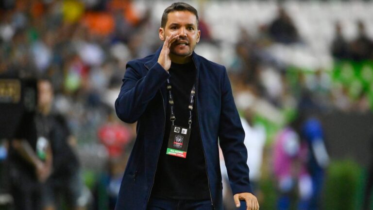 Nicolás Larcamón habla de Fernando Hernández: “A pesar de la sanción sigo pensando que es un gran árbitro”
