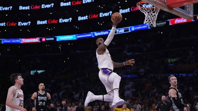 Anthony Davis y LeBron James comandan triunfo de Lakers sobre Grizziles