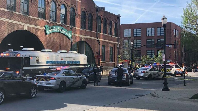 Reportan tiroteo en un banco en Louisville cerca del estadio de béisbol de Triple A: hay 4 víctimas mortales