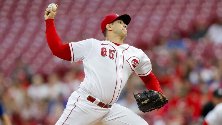 El pitcher mexicano Luis Cessa se va sin decisión en la derrota de Reds ante Cubs