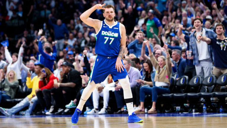 Luka Doncic y los Mavericks no bajan los brazos