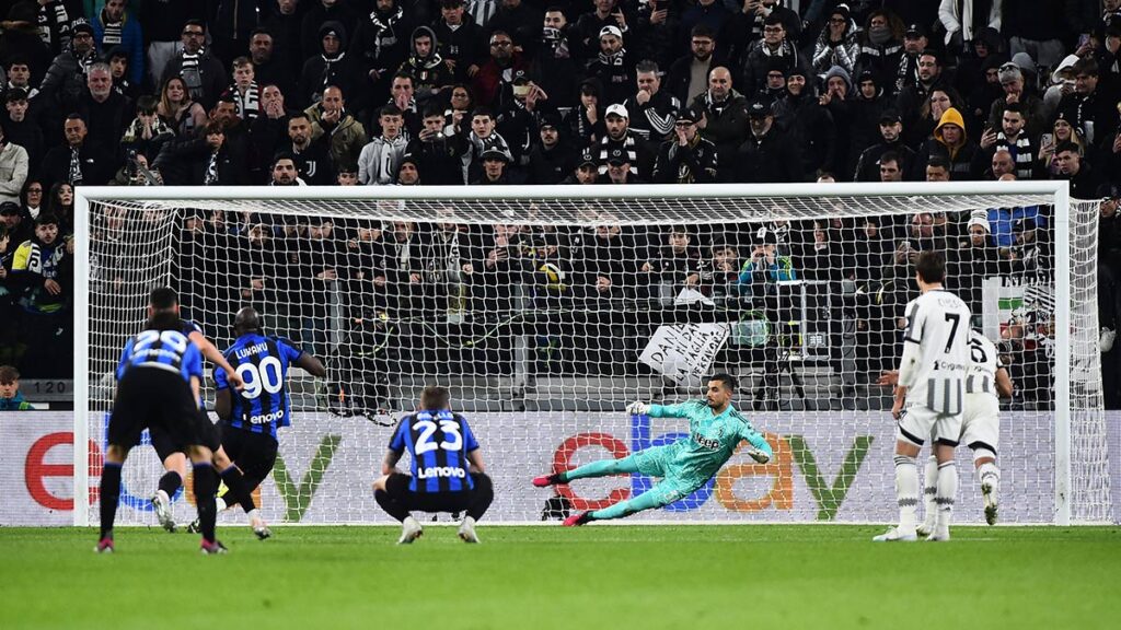 Lukaku marcó el gol del empate por la vía del penalti. Reuters