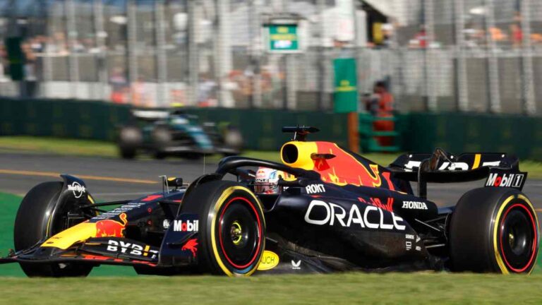 Max Verstappen se lleva el triunfo en un caótico Gran Premio de Australia