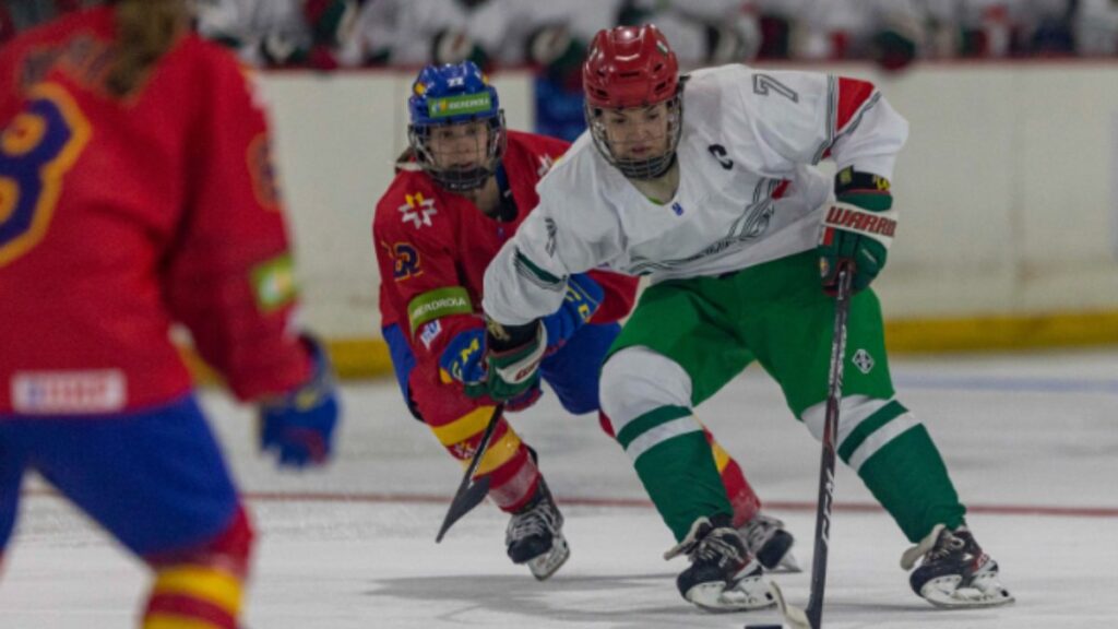 La selección mexicana de hockey sobre hielo femenil perdió 6-0 en su debut ante España en el mundial de este deporte realizado en la CDMX.
